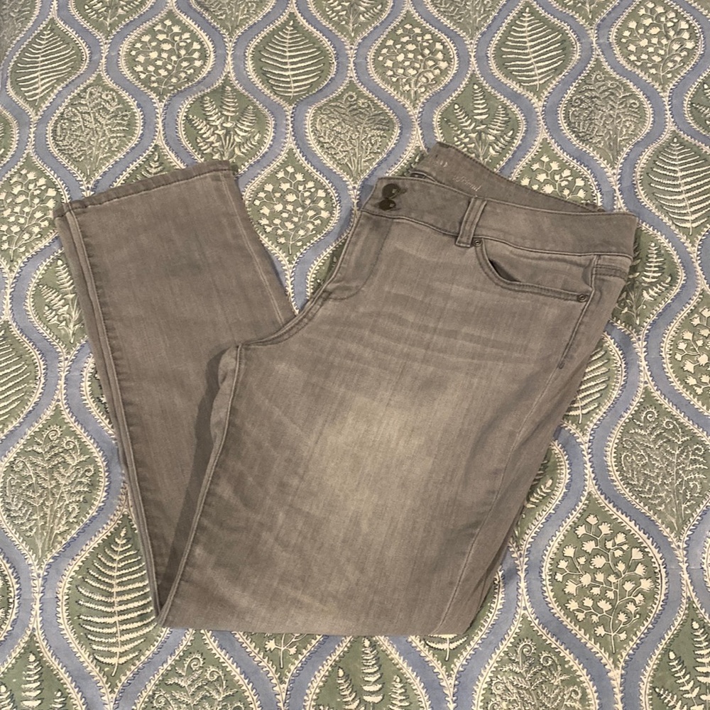 NY & CO - Light Gray - Soho - Distressed Boyfriend Jeans - EUC - 16